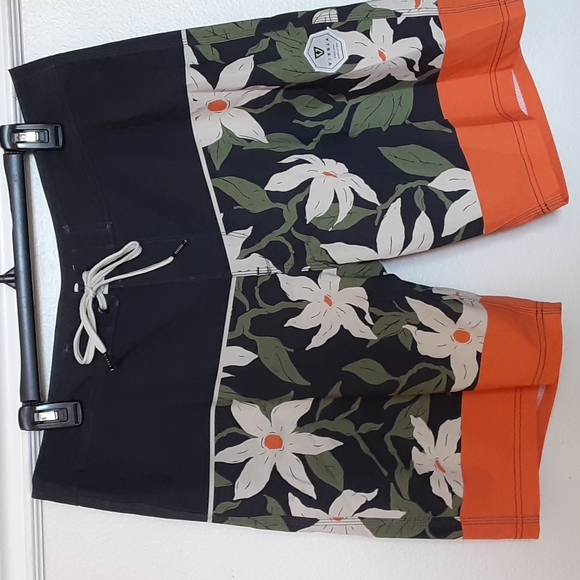 VISSLA men's board/swim shorts - Picture 1 of 10